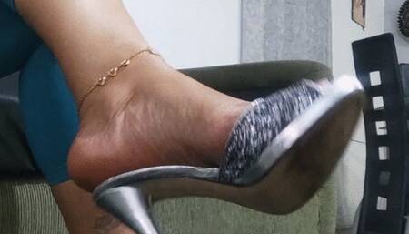 Alice beautiful lady with high heels dangling and legs crossed (2)