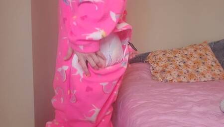 Pullup Princess Gives Head and Hand Job