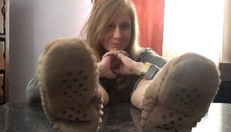 SUNNY SOLES RUBBING