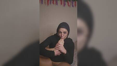 Sucking My Feet and Anal Dildo Mia Niqab