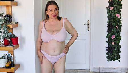 Horny Granny Enjoys Pussy Play