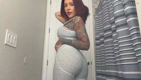 Luna Legend Smelling Her Farts And Describing The Smell!