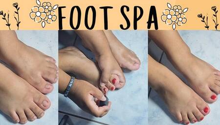 Foot spa and nail polish