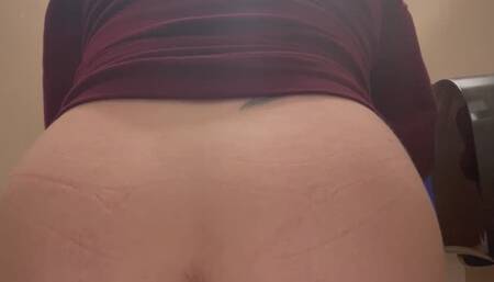 Stinky Nasty LOUD Farts in Gas Station Toilet