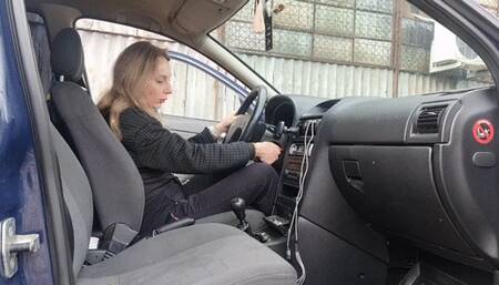 masturbate thru sweat pants while trying to start the car