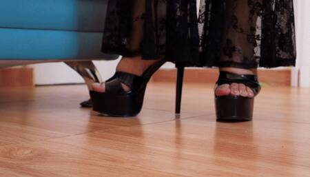 Dolce Amaran crushing her ex girlfriends - GIANTESS - CRUSHING - LITTLE ONES - BAREFOOT - HEELS