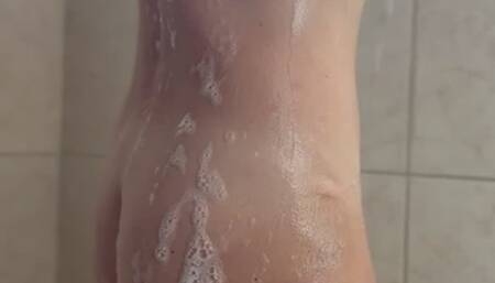 Watch Hot MILF Jill get undressed and take a shower