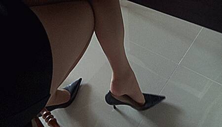 leg game under the table m