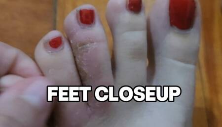 Toes Close-Up: Watch Me Strip My Nail Polish