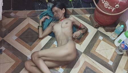 Sunita Bhabhi got fucked in the kitchen and then started bathing in the kitchen