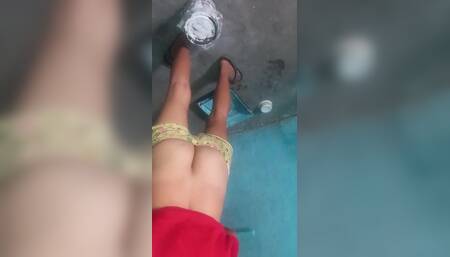 A Girl From the Street to Paint the House and Let Me Masturbate Seeing Her Ass