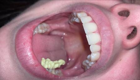 College Chick Chewing Gum