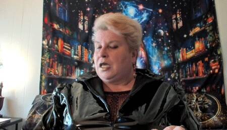 Lady L smokes tries out a Swisher Sweet BlackStone Cigarillo