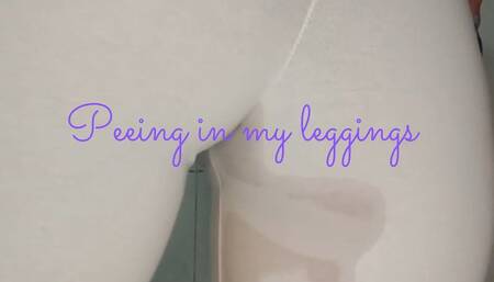 Peeing in my white leggings