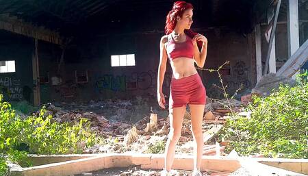 Gets Horny In An Abandoned Ship, Then She Puts Her Whole Hand In Her - Cute Pussy And Ariel Ortiz