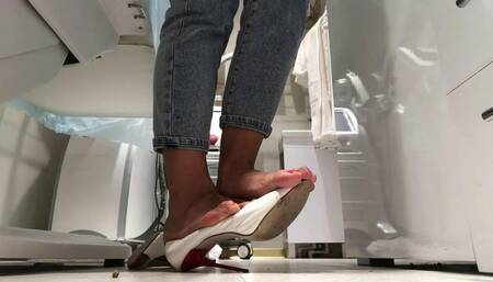 High heels wrecked, high heels crush, high heels bending, shoeplay, high heels dipping