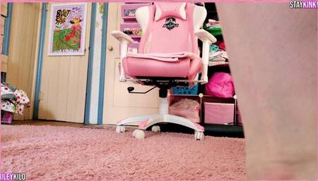 Rub My Smelly Feet Until I Cum