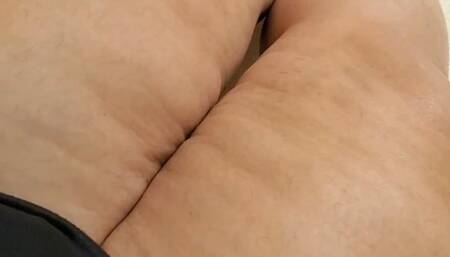 Thick juicy thighs to drool over
