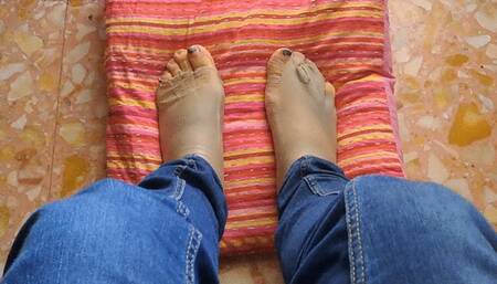 SUPER SMELLY TOES IN 4K
