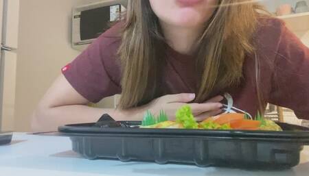 ASMR eating sushi