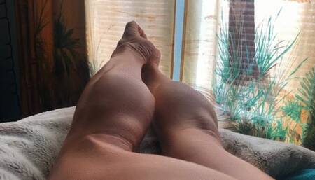 Fuzzy Throw Toe Pointing Barefeet