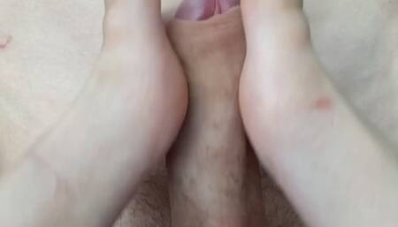 Wild girl gives risky footjob in a public place outdoors that ends with toejob and cum