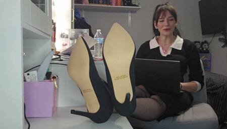 Fired for tickling your coworkers feet You are back in the office to collect your belongings when she apologizes for telling on you and tells you she misses you tickling her feet