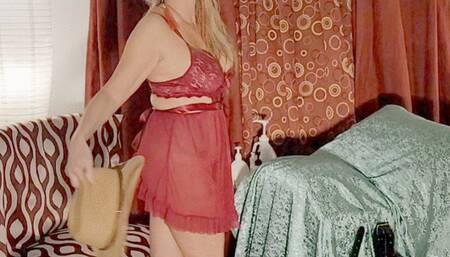 Lady in red, fistin and foot lovin