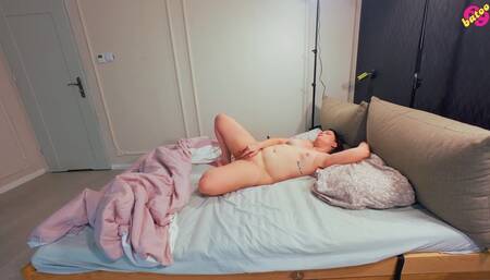 Home Alone Wife Masturbating In Early Morning Before Going To Work