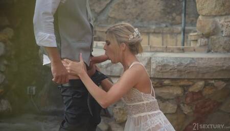 Candee Licious - Horny Honeymooners