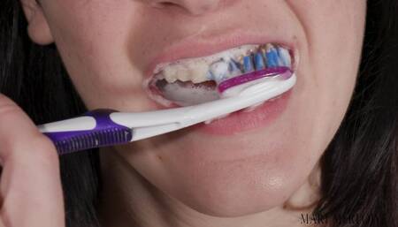 Brushing My Teeth Close Up - Mari Merlowe WMV