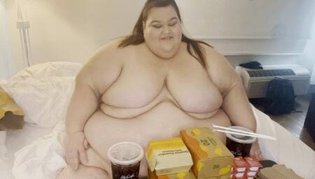 SSBBW attempts 100 Nuggets & Quarter Pounder