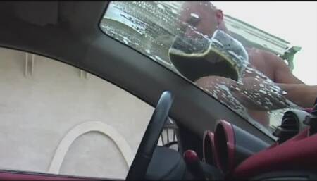 THIS ITALIAN SLUT GETS FUCKED BY THE WASH BOY