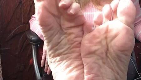 LONG STRETCHING SOLES AND TOES