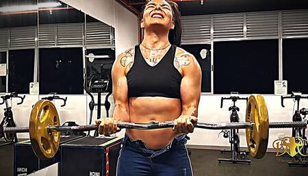 Emilia Clarkson - The Ultimate Biceps Challenge