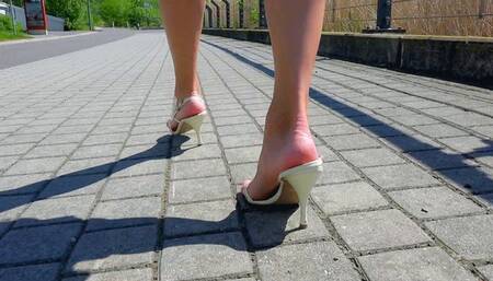 eamfz Scarlett with high-heeled sandals (mp4-FHD)