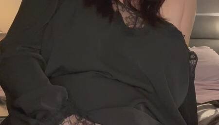 Nude Nylons Nirvana: Mature MILF's Squirting Solo Session