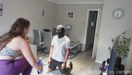 Lady Lynx - Ballbusting game