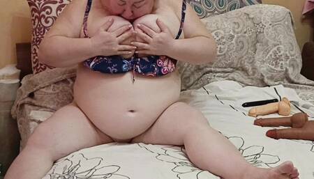 Stepmom Masturbates Her Pussy in the Evenings and Rubs Her Big Tits