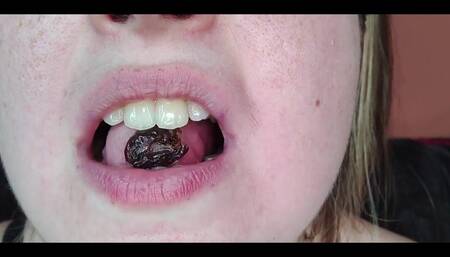 My Mouth, Teeth, Tongue and Throat up Close