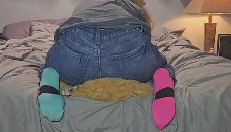 Butt crush sock wiggle
