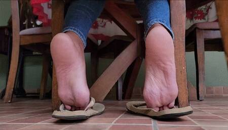Barefeet Soles Show in Sandals