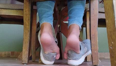 INTENSE SHOEPLAY IN SNEAKERS RECOMENDED VIDEO