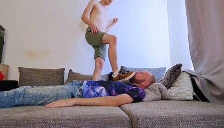 Foot trampling twink Drett