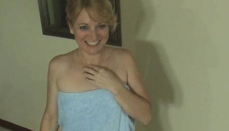 Carmen Hollywood Gets Sensual Massage From Her Massage Guy! (wmv)