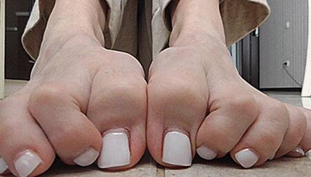 Overgrown nails! MP4