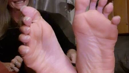 LONG PERCHED SOLES AND TOES