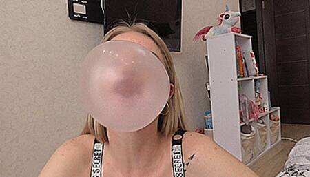 Big gum big bubble! MP4