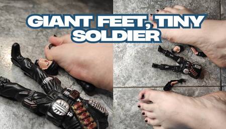 Molly Giantess destroys little soldier