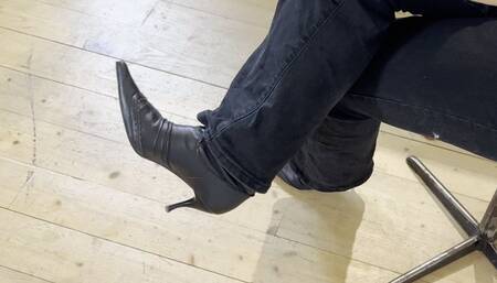 moving around my sexy black leather boot m0